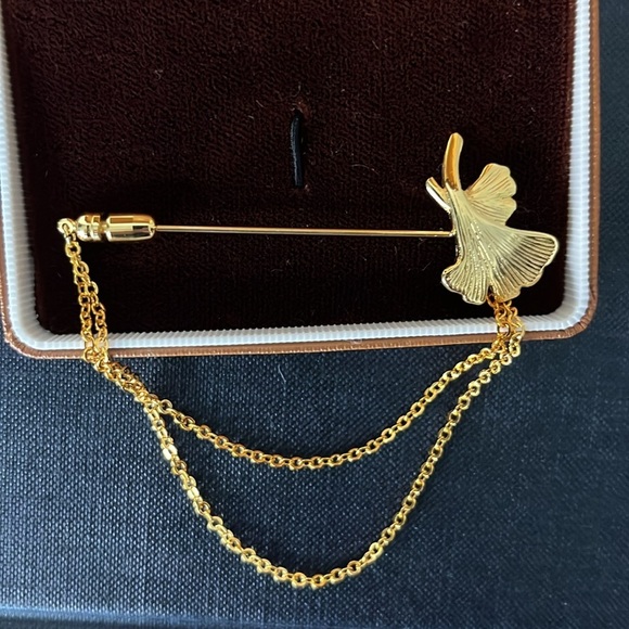 VTG Hotel Okura Very Rare 1950's Japan Gold Tone Gingko Leaves Hat Pin - Picture 8 of 8